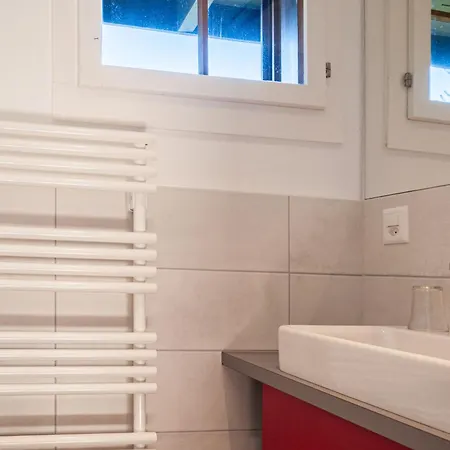 Mustela By Interhome * 南达